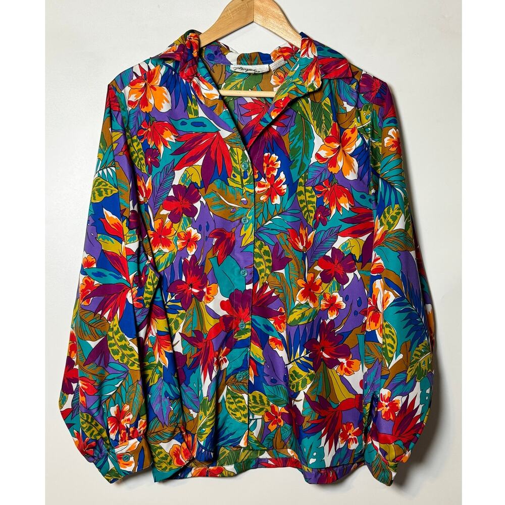 Vintage 90s Shapely button up blouse Size: Medium